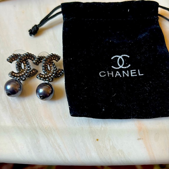 Beautiful dark greyChanel earrings - Picture 1 of 5